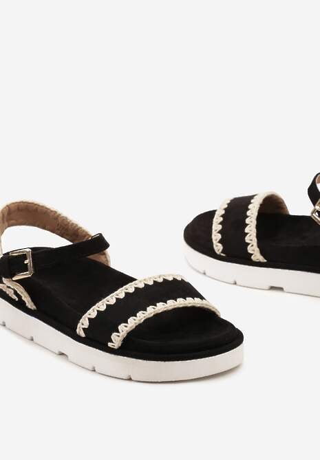 Czarne Sandały na Płaskiej Podeszwie z Ozdobnymi Paskami Zapinane przy Kostce Fialena