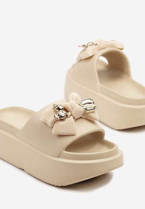 Beżowe Klapki Piankowe na Platformie z Metalicznym Detalem Wessienna