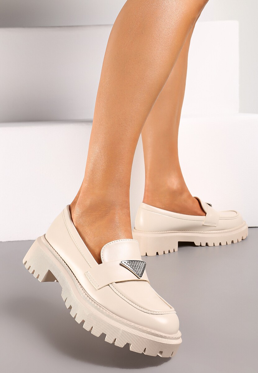 Białe Mokasyny na Platformie Ozdobione Klamerką z Cyrkoniami Nisariel