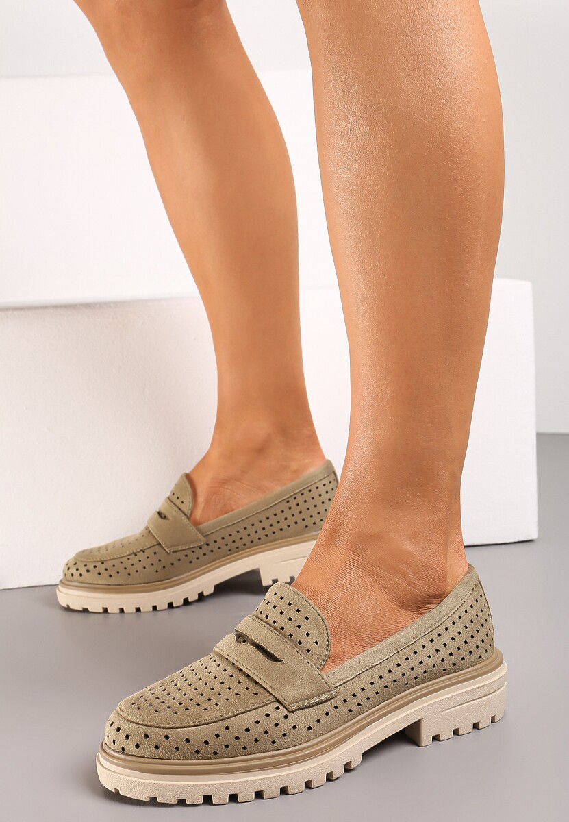 Zielone Mokasyny z Ażurowym Zdobieniem Vicuttia