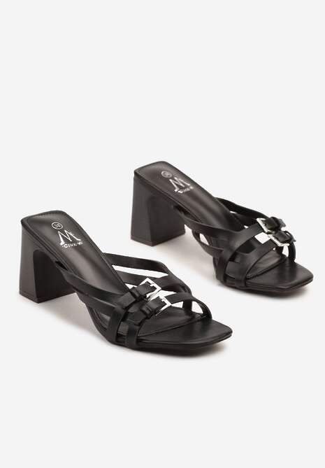 Czarne Klapki na Słupku Ozdobione Klamrami i Paskami Yasfia