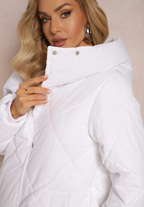 Biała Pikowana Kurtka Płaszcz za Kolano z Kapturem Kinassan