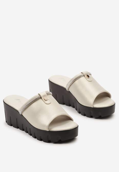 Złote Casualowe Klapki na Koturnie Ozdobione z Przodu Cyrkoniami Cariad