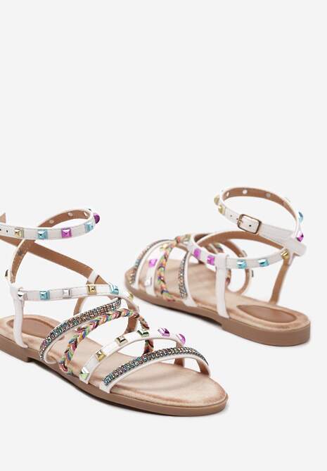 Białe Płaskie Sandały z Cienkimi Paskami z Cyrkoniami i Ćwiekami Mizuki