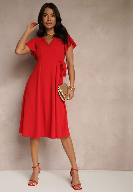 Czerwona Kopertowa Sukienka z Rozkloszowanym Dołem i Ozdobnym Wiązaniem Dannola