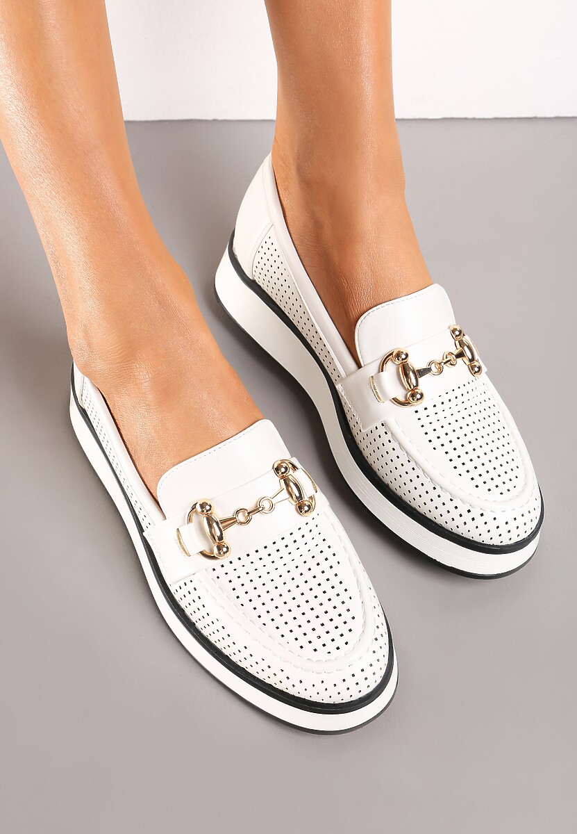 Białe Ażurowe Mokasyny z Ekoskóry na Grubej Podeszwie z Metaliczną Klamrą Valesin