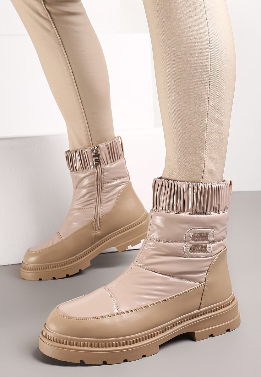 Beżowe Śniegowce na Płaskiej Podeszwie z Ozdobną Naszywką i Ściągaczem Dolcezza