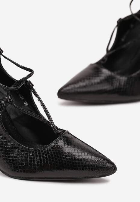 Czarne Wysokie Szpilki z Tłoczeniem Skóry Węża i Ozdobnym Wiązaniem na Łydce Xayla