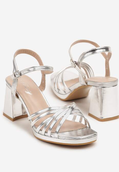 Srebrne Sandały na Słupku Ozdobnione Paskami Nevarella