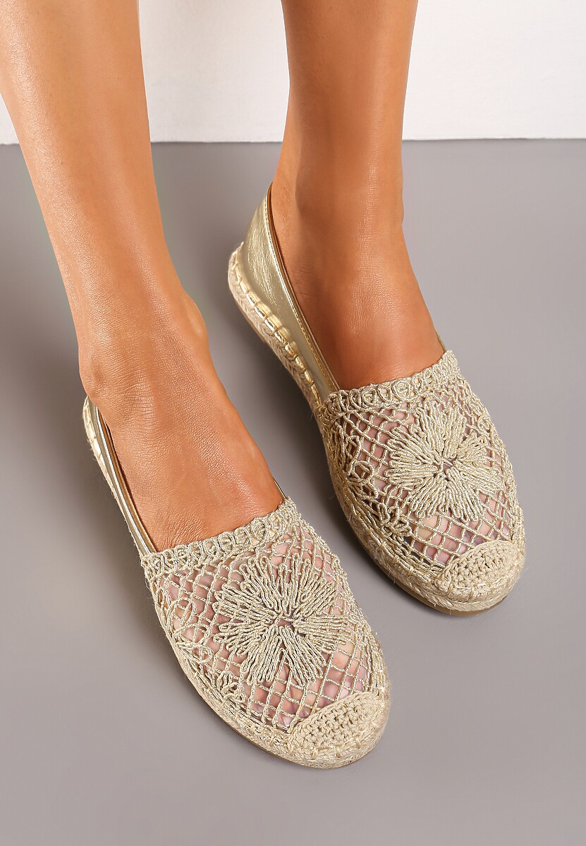 Złote Płaskie Espadryle z Ażurową Wstawką na Nosku i Plecioną Podeszwą Rowenas