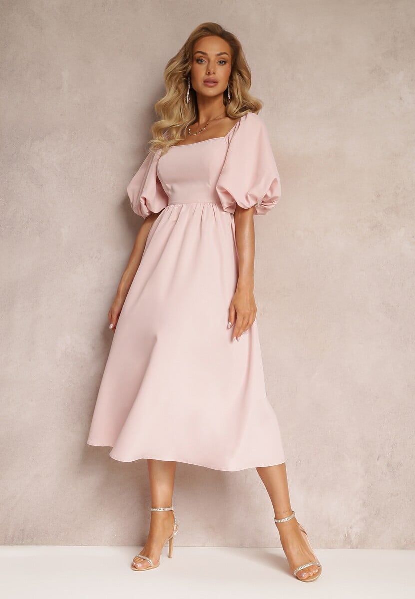 Różowa Midi Sukienka o Rozkloszowanym Fasonie z Kwadratowym Dekoltem i Bufiastymi Rękawami Briakke
