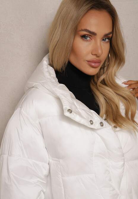 Biała Casualowa Kurtka z Pikowanymi Przeszyciami Kapturem i Kieszeniami Tinnetia