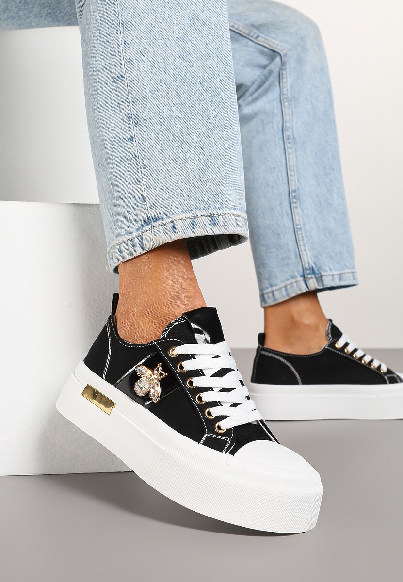 Czarne Trampki na Platformie z Biżuteryjną Aplikacją Gonessa