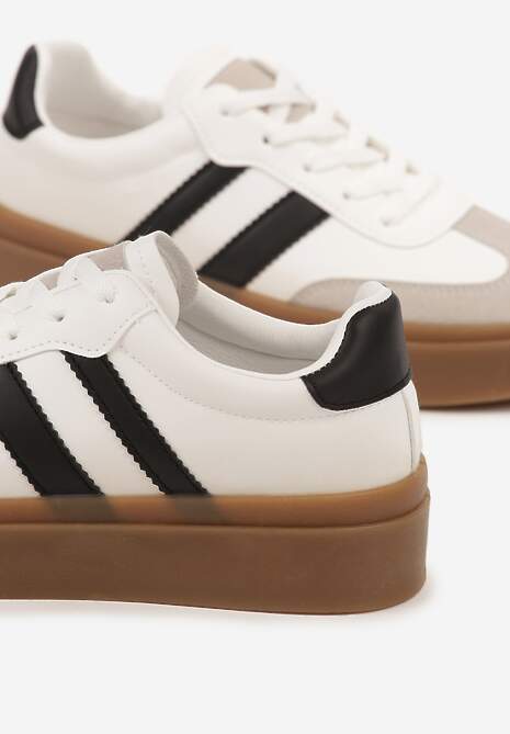 Biało-Czarne Sneakersy na Kauczukowej Podeszwie Ozdobione Paskami Nilimea
