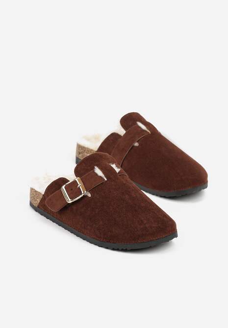 Ciemnobrązowe Kapcie na Płaskiej Podeszwie Ozdobione  Paskiem z Klamrą Ninnithra