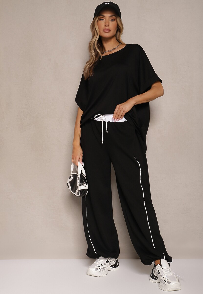 Czarny T-shirt z Wiskozą o Fasonie Nietoperza Tanalitha