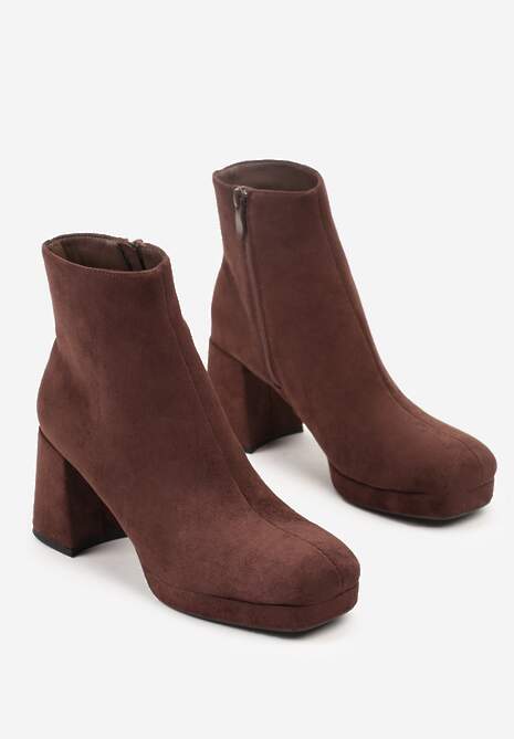 Brązowe Botki Vices do Kostki z Imitacji Zamszu na Słupkowym Obcasie Vedvira