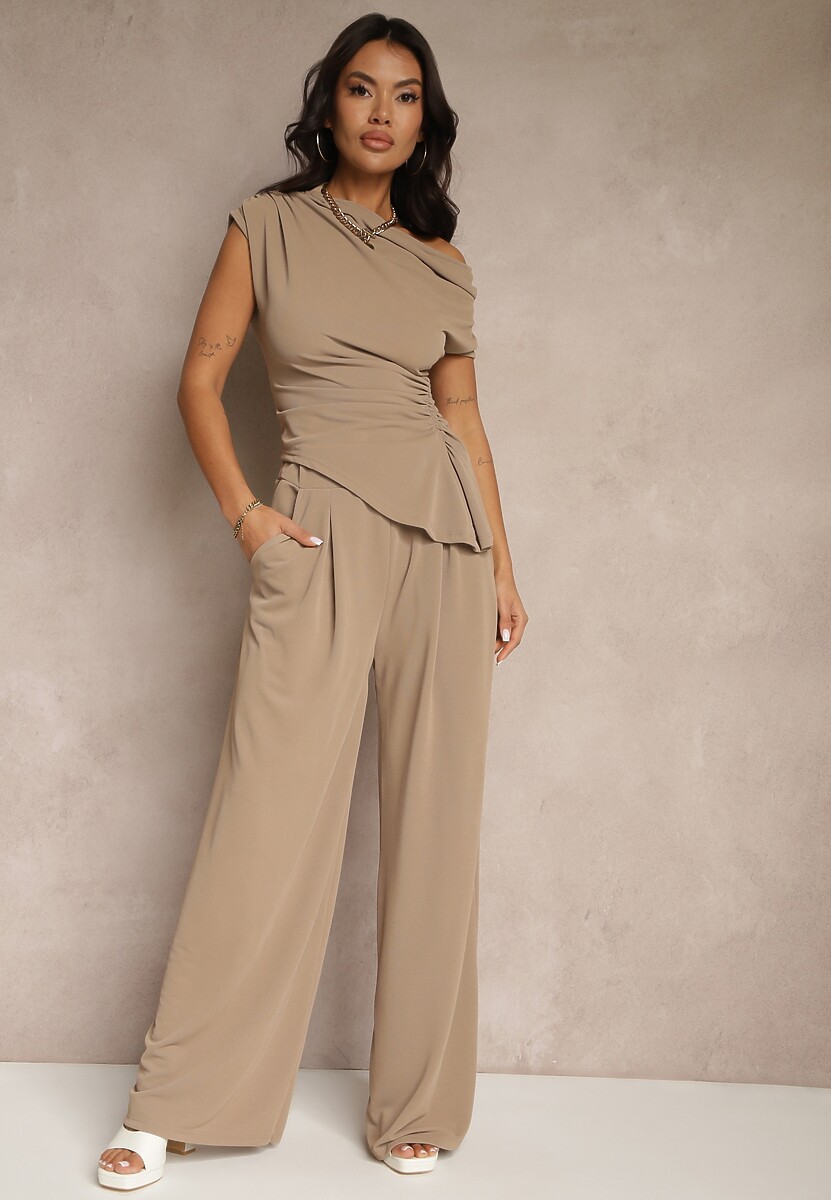 Jasnobrązowy Komplet Spodnie o Szerokim Kroju i Asymetryczna Bluzka z Marszczeniem Nitara