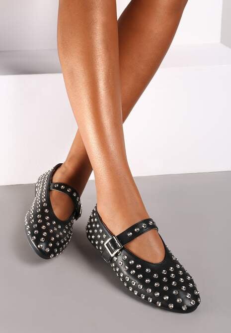 Czarne Balerinki z Ćwiekami Allover i Zapięciem na Sprzączkę Irilane
