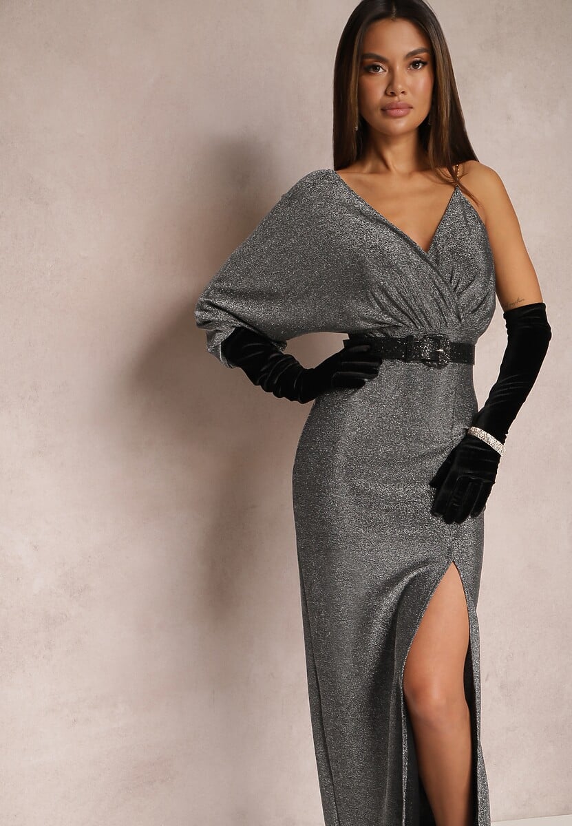 Srebrna Połyskująca Sukienka Maxi o Asymetrycznym Fasonie z Trójkątnym Dekoltem i Rozcięciem Imisnna
