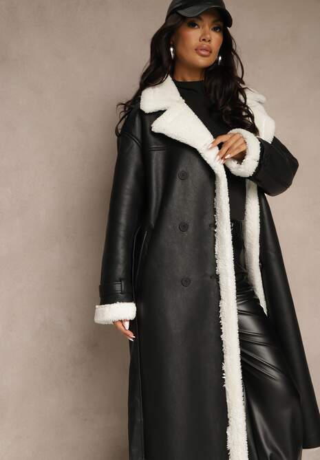 Czarny Płaszcz z Imitacji Skóry z Futerkiem o Dwurzędowym Kroju z Paskiem Zuzze