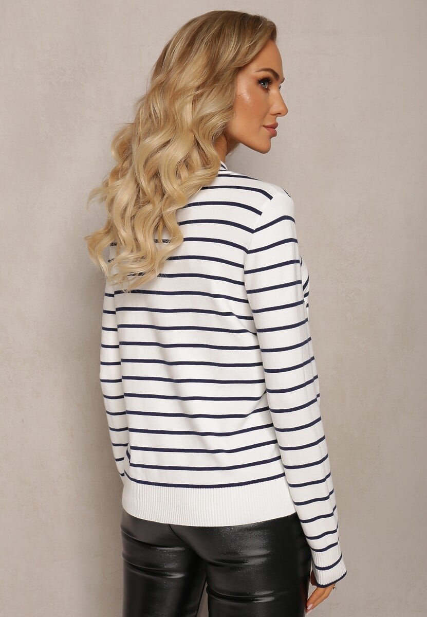 Biały Sweter Golf w Paski z Ozdobnym Haftem Olylla