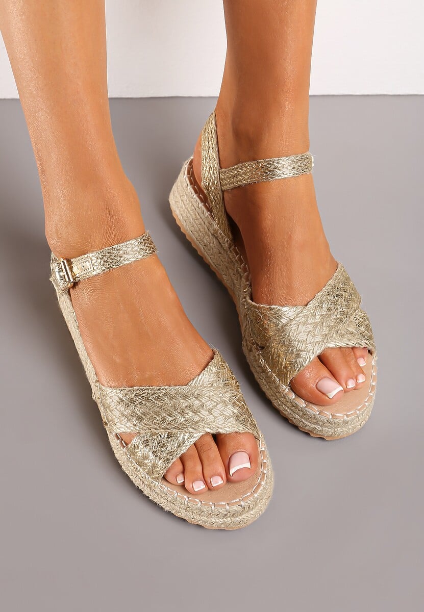 Złote Sandały na Grubszej Podeszwie z Plecionymi Paskami Elwintia