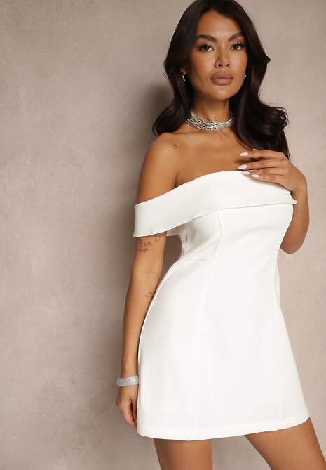 Biała Koktajlowa Sukienka Bandeau z Zakładką Przy Dekolcie Milzemis