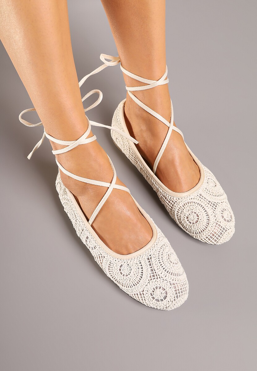 Beżowe Balerinki Ozdobione Wiązaniem i Haftem Talanna