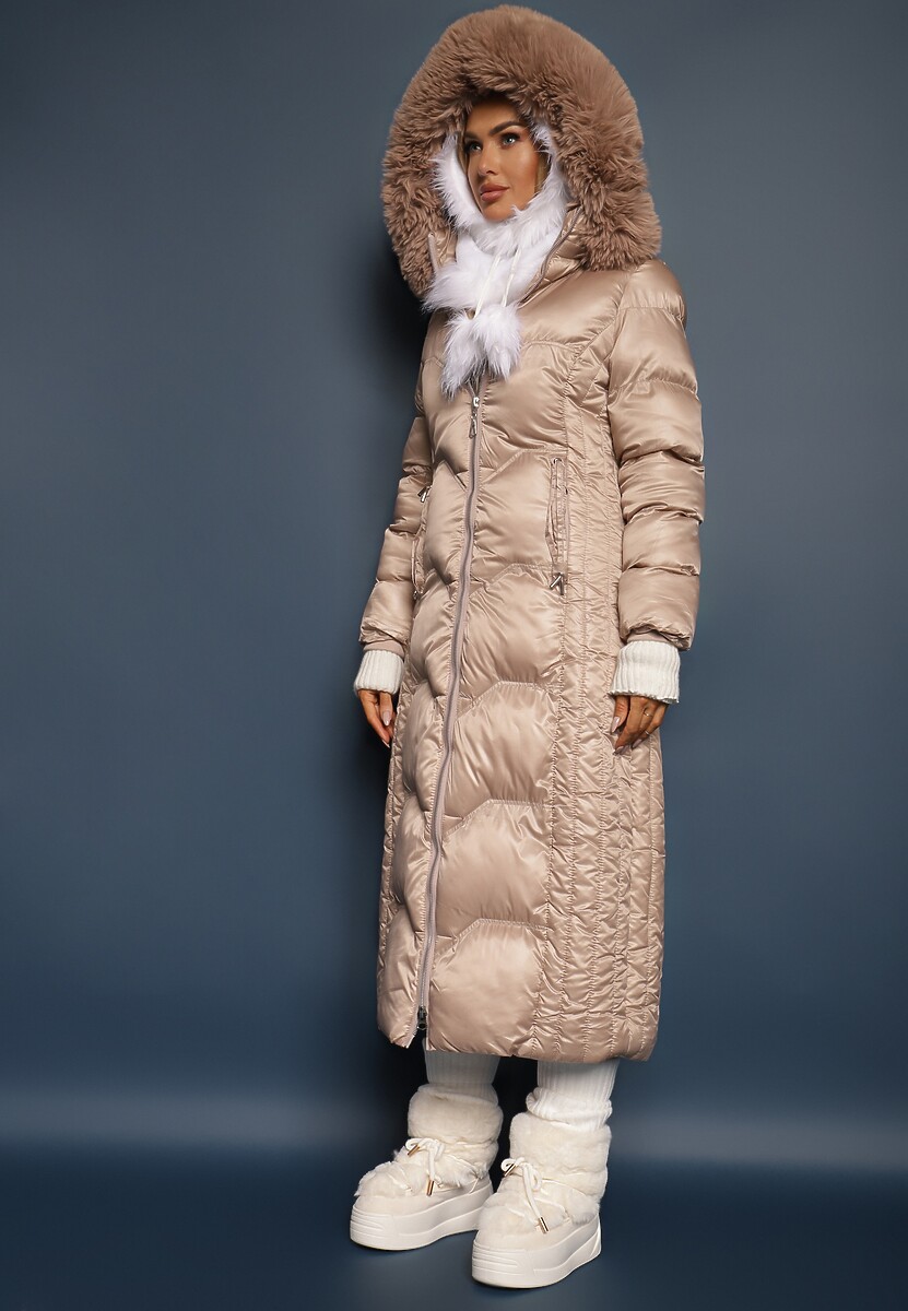 Jasnobrązowa Pikowana Kurtka o Długim Kroju z Kapturem z Futrem z Możliwością Odpięcia Tiennara