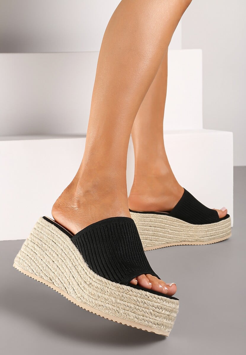 Beżowe Klapki na Koturnie Ozdobionym Plecionką Obdaria