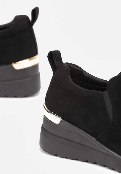 Czarne Sneakersy z Elastyczną Cholewką na Ozdobnym Koturnie Poffis
