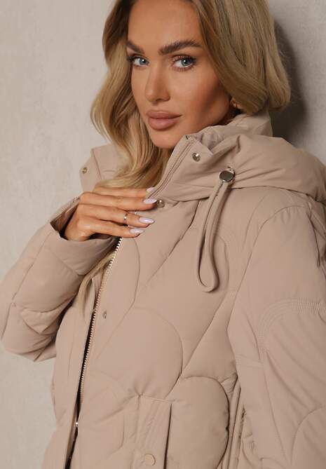 Beżowa Pudełkowa Kurtka Zdobiona Pikowanymi Przeszyciami z Kapturem i Ściągaczami Ziasha
