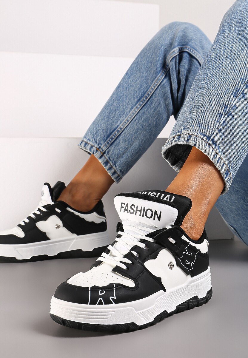 Czarno-Białe Sneakersy na Płaskiej Podeszwie Ozdobione Napisami Griefra