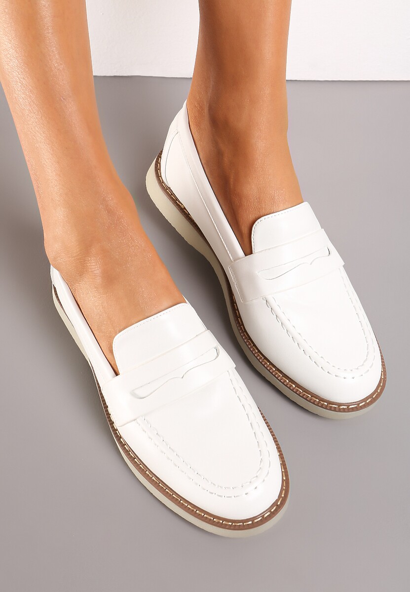 Białe Klasyczne Mokasyny Ozdobione Wstawką i Przeszyciem Berdafa