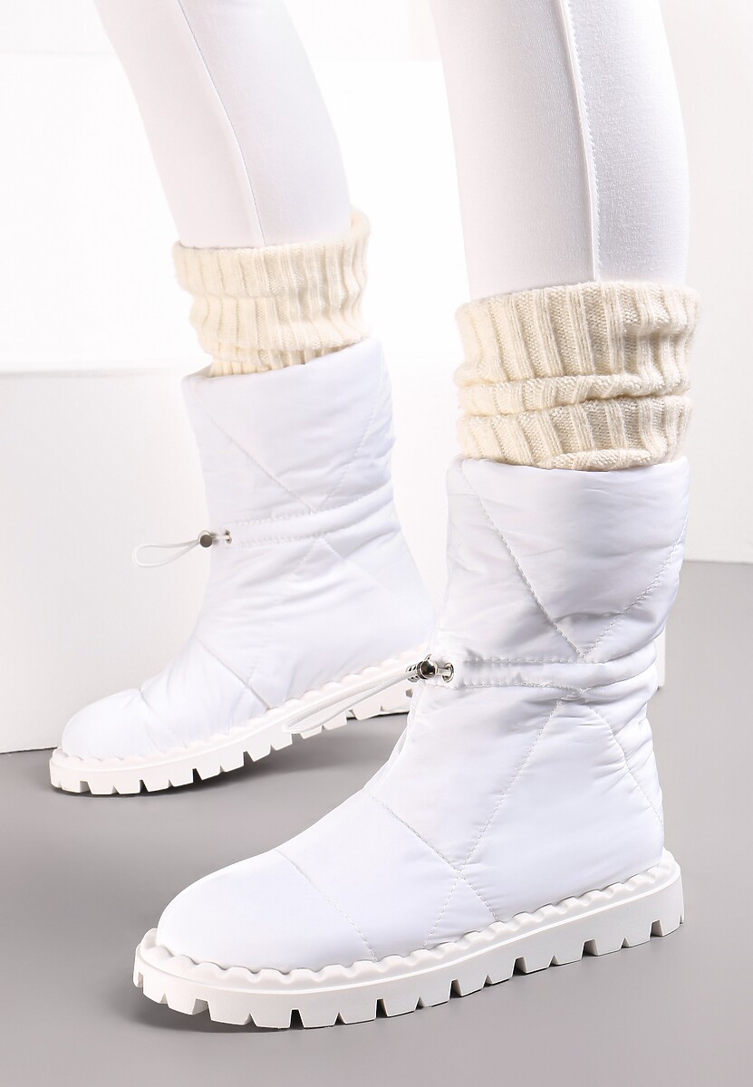 Białe Pikowane Śniegowce na Płaskiej Podeszwie z Protektorem Cornita