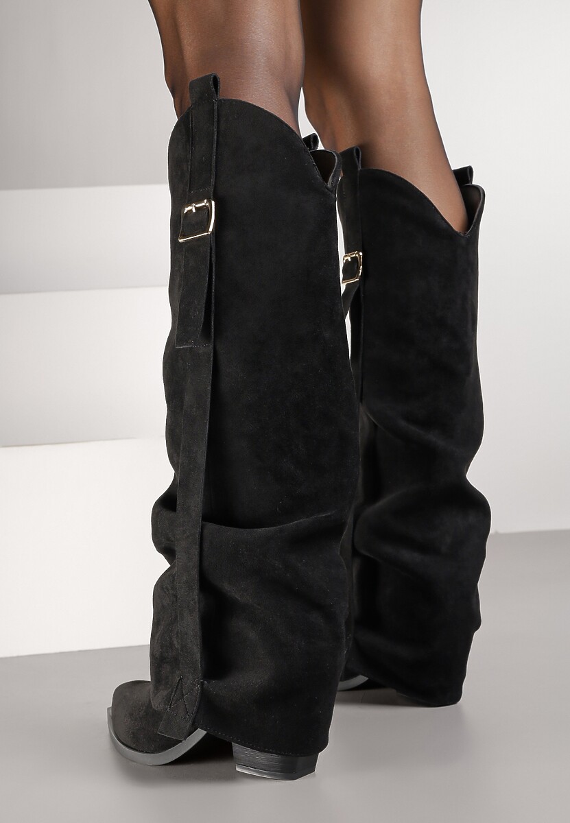 Czarne Kozaki na Stożku Typu Kowbojki Ozdobione Klamrą i Wywiniętą Cholewką Nalirella