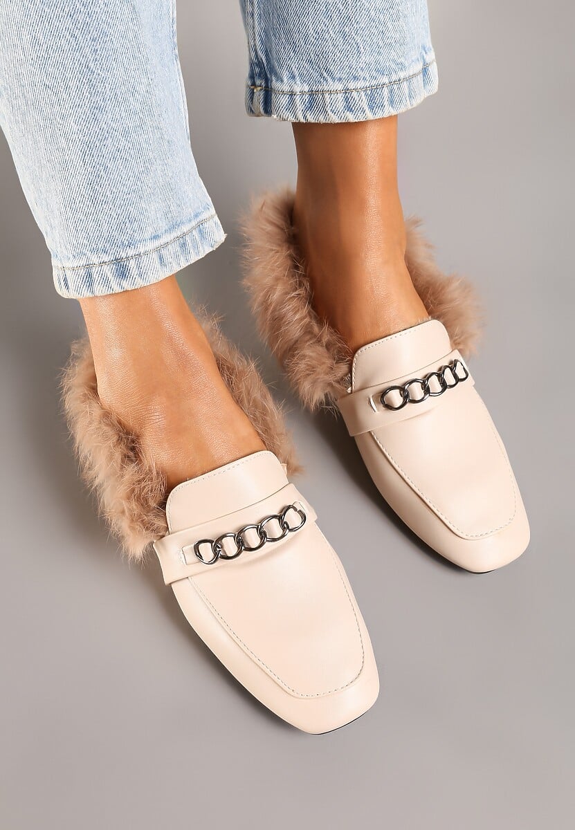 Beżowe Mokasyny na Płaskiej Podeszwie z Futerkiem i Metaliczną Ozdobą Emalorae
