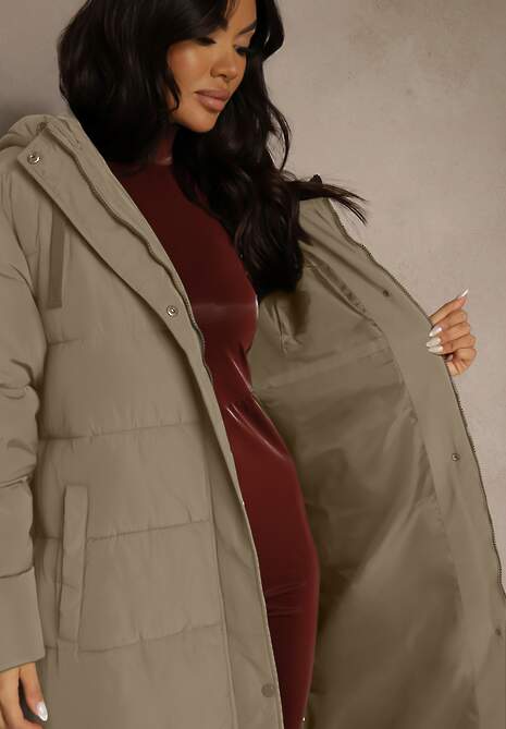 Zielona Długa Kurtka Zimowa z Pikowanymi Przeszyciami Kapturem i Suwakami Mevanesa