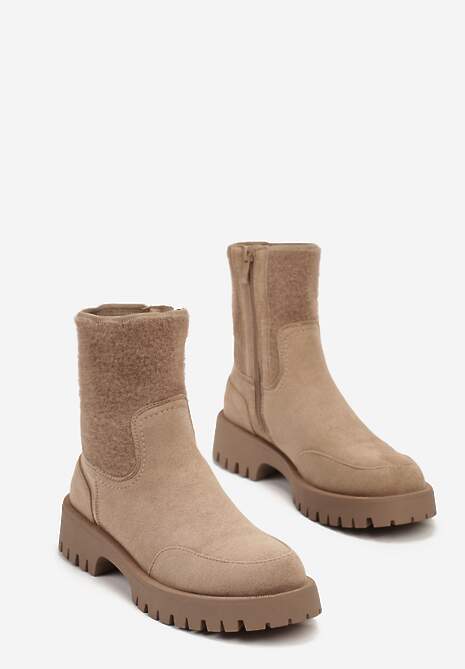 Ciemnobeżowe Botki z Imitacji Zamszu na Tłoczonej Podeszwie z Tekstylną Wstawką przy Cholewce Nevoria