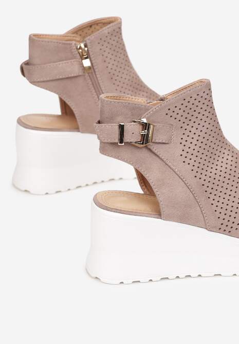 Ciemnobeżowe Ażurowe Sandały na Koturnie z Noskiem Peep Toe i Odkrytą Piętą Bhanios