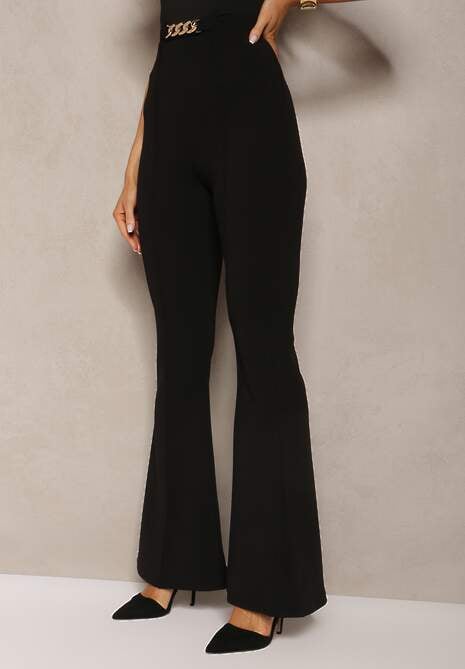 Czarne Spodnie z Rozszerzanymi Nogawkami i Łańcuchem Banni