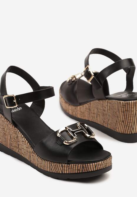 Czarne Sandały na Koturnie Ozdobione Klamrą Pulera