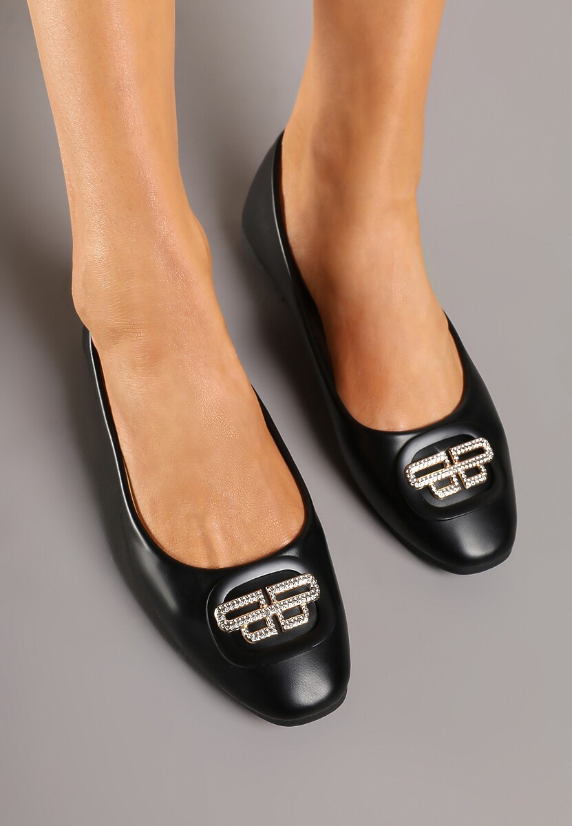 Czarne Balerinki Ozdobione Metaliczną Aplikacją Zelfitis