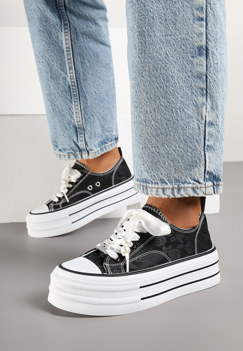 Czarne Trampki na Platformie Ozdobione Perełkami Yasami