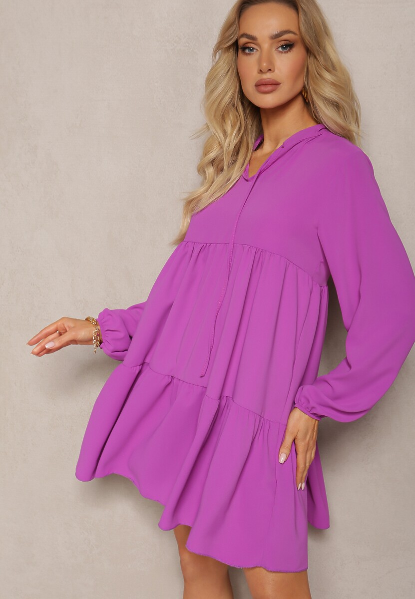 Czarna Sukienka o Rozkloszowanym Fasonie z Falbanką i Okrągłym Dekoltem Vasaia