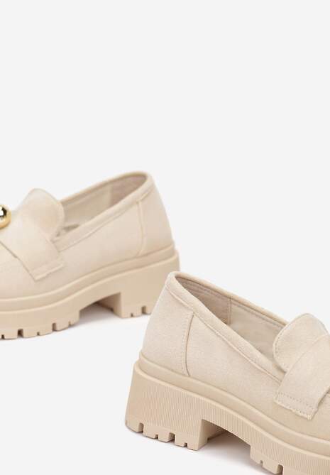 Beżowe Mokasyny na Grubej Podeszwie z Imitacji Zamszu z Metalową Ozdobą Fassio