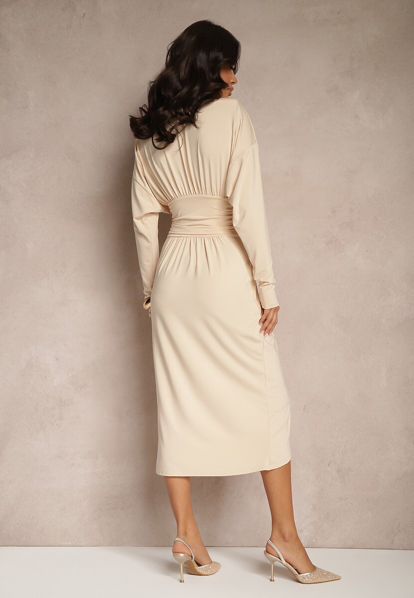 Jasnobeżowa Sukienka z Wiskozą o Kopertowym Kroju z Marszczeniem Edivaria
