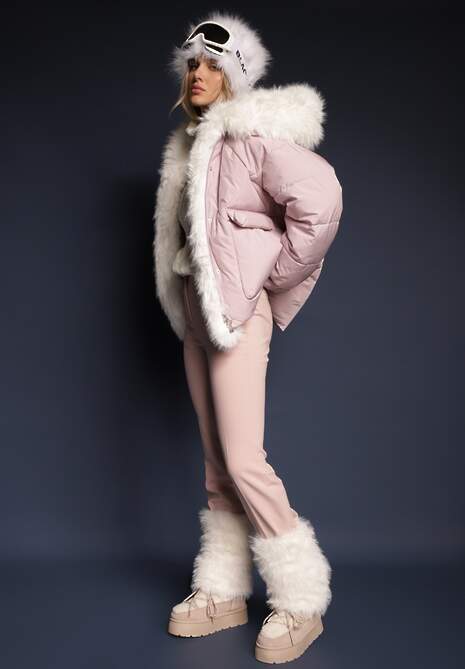 Różowa Kurtka Pikowana z Kapturem i Odpinanymi Futerkowymi Wstawkami Izafera