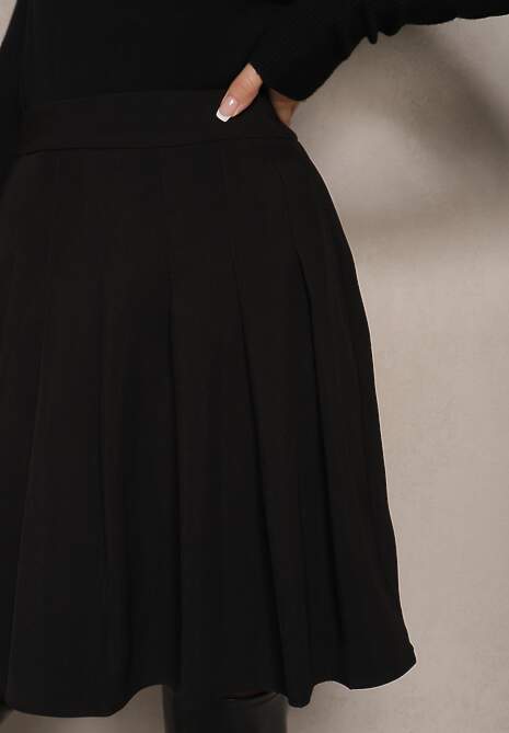 Czarna Spódnica z Wiskozą o Rozkloszowanym Kroju z Plisami i Gumką w Pasie w Stylu Preppy Iliola
